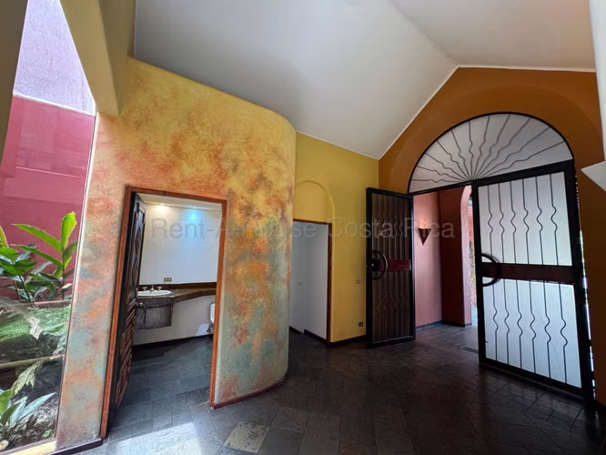 VENTA CASA RESIDENCIAL POZOS DE SANTA ANA