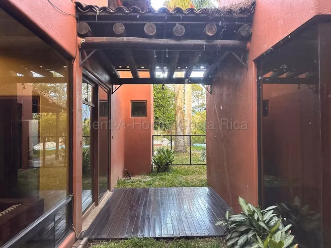 VENTA CASA RESIDENCIAL POZOS DE SANTA ANA
