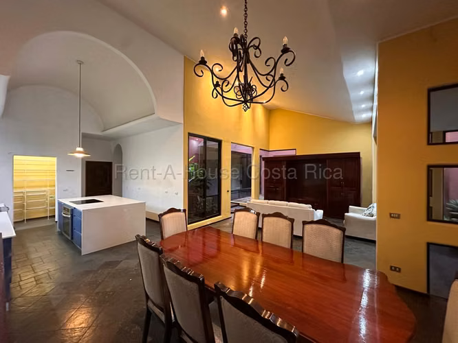 VENTA CASA RESIDENCIAL POZOS DE SANTA ANA