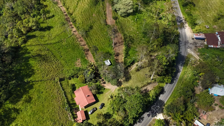  ¡FINCA ESPECTACULAR EN TURRIALBA CON LAGUNA NATURAL Y MIRADOR!  - Imagen 2