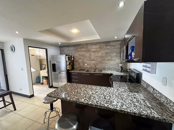 Alquiler de casa esquinera en condominio Santa Ana Hills con muebles - Imagen 2