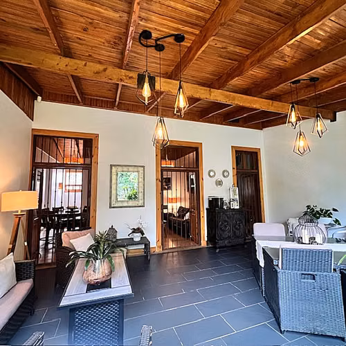 VENTA. CASA INDEPENDIENTE EN RESIDENCIAL SEGURO EN TRES RIOS, CARTAGO.