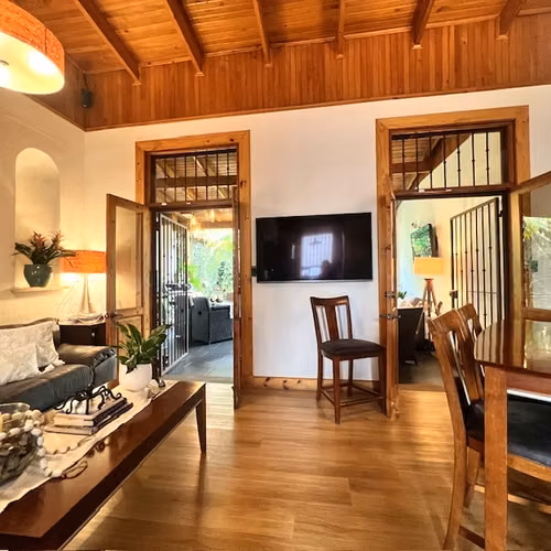 VENTA. CASA INDEPENDIENTE EN RESIDENCIAL SEGURO EN TRES RIOS, CARTAGO.