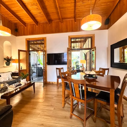 VENTA. CASA INDEPENDIENTE EN RESIDENCIAL SEGURO EN TRES RIOS, CARTAGO.