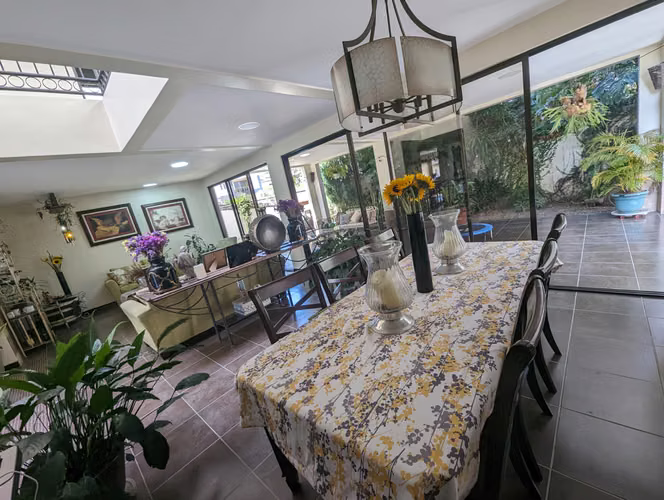 Francosta Exquisita casa con amplios espacios y excelentes acabados
