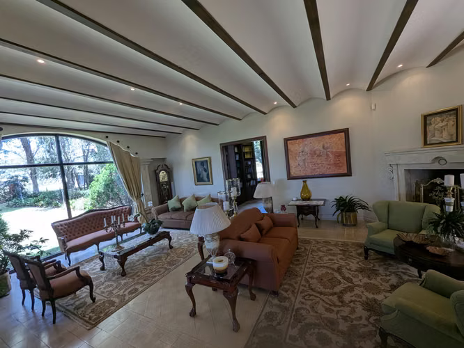 Heredia Exquisita casa en condominio con 4 recámaras y acabados de lujo.