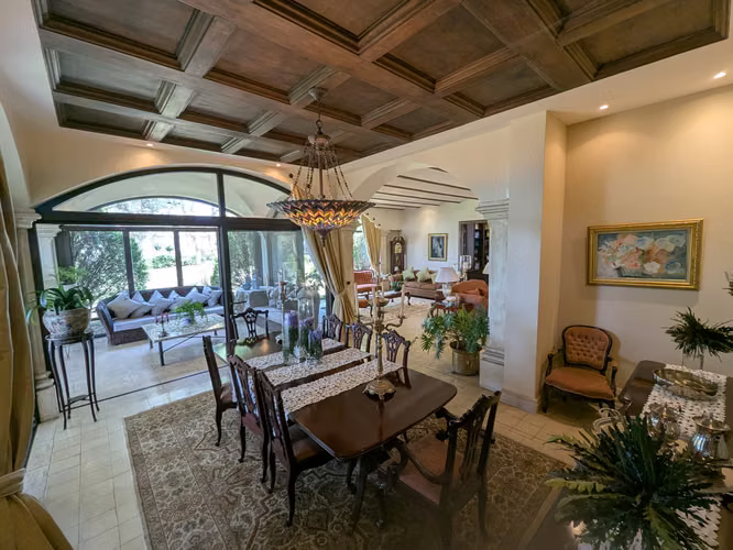 Heredia Exquisita casa en condominio con 4 recámaras y acabados de lujo.