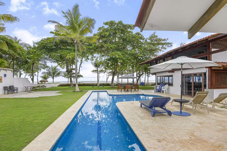 Casa Frente al Mar con Piscina Privada en Playa Tivives | Vista Espectacular + Airbnb Ready
