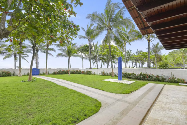 Casa Frente al Mar con Piscina Privada en Playa Tivives | Vista Espectacular + Airbnb Ready