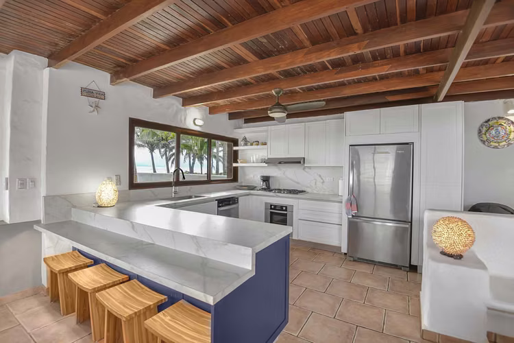 Casa Frente al Mar con Piscina Privada en Playa Tivives | Vista Espectacular + Airbnb Ready