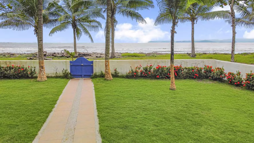 Casa Frente al Mar con Piscina Privada en Playa Tivives | Vista Espectacular + Airbnb Ready