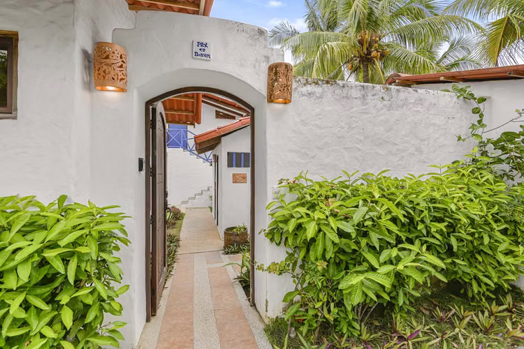 Casa Frente al Mar con Piscina Privada en Playa Tivives | Vista Espectacular + Airbnb Ready
