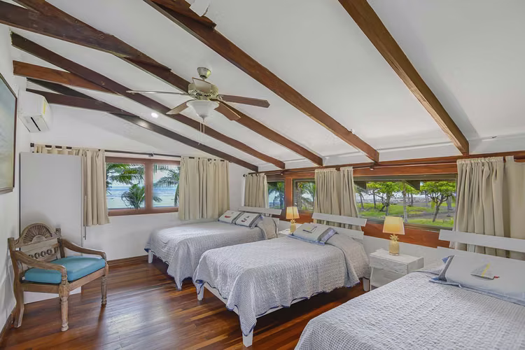 Casa Frente al Mar con Piscina Privada en Playa Tivives | Vista Espectacular + Airbnb Ready