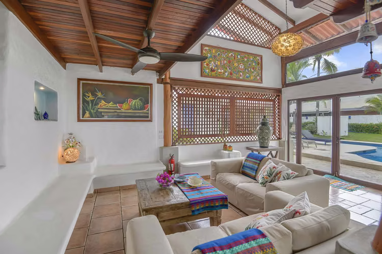 Casa Frente al Mar con Piscina Privada en Playa Tivives | Vista Espectacular + Airbnb Ready
