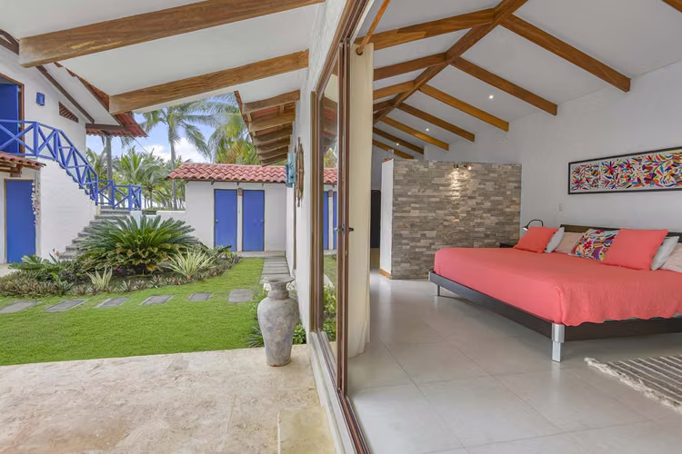 Casa Frente al Mar con Piscina Privada en Playa Tivives | Vista Espectacular + Airbnb Ready