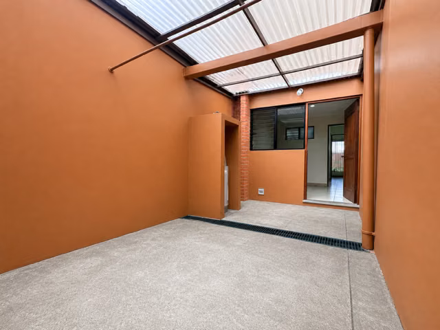 Amplia Casa en Alquiler en Bello Horizonte Escazu - Imagen 8