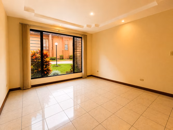 Amplia Casa en Alquiler en Bello Horizonte Escazu - Imagen 7