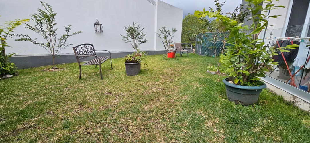 OPORTUNIDAD ACOGEDORA CASA EN CONDOMINIO EN 1ER PISO EN SANTA ANA/3 HABITACIONES