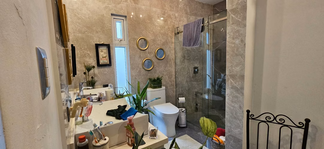 OPORTUNIDAD ACOGEDORA CASA EN CONDOMINIO EN 1ER PISO EN SANTA ANA/3 HABITACIONES
