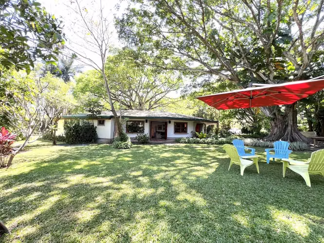 For Sale, Casa independiente, Lote extra grande y seguro en Santa Ana