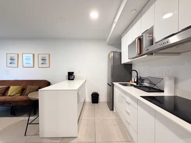 SE ALQUILA APARTAMENTO DE DOS HABITACIONES AMUEBLADO EN SKY GARDEN CON PARQUEO - Imagen 2
