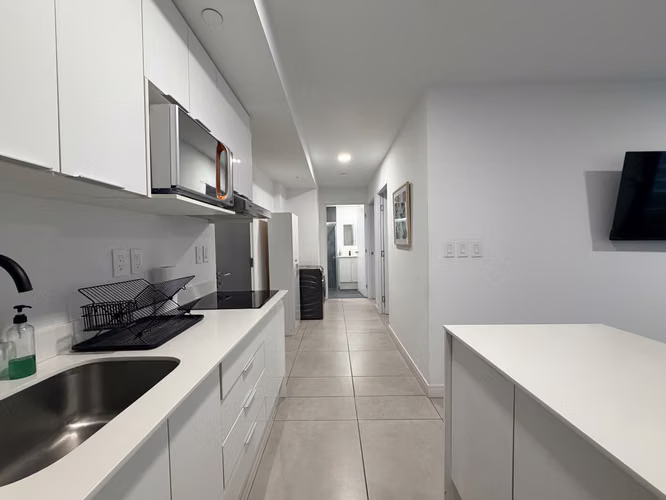 SE ALQUILA APARTAMENTO DE DOS HABITACIONES AMUEBLADO EN SKY GARDEN CON PARQUEO - Imagen 3