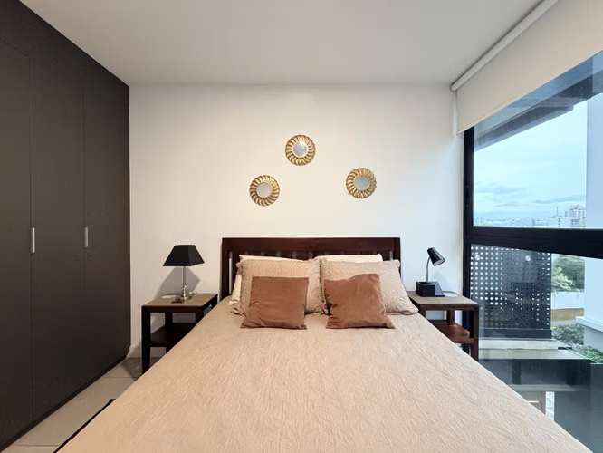 SE ALQUILA APARTAMENTO DE DOS HABITACIONES AMUEBLADO EN SKY GARDEN CON PARQUEO - Imagen 9