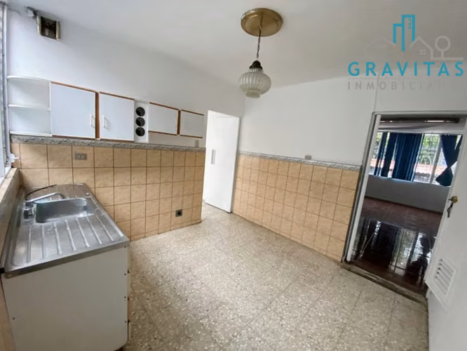 Casa en alquiler para oficinas en Escalante, Uso Comercial ID 1242