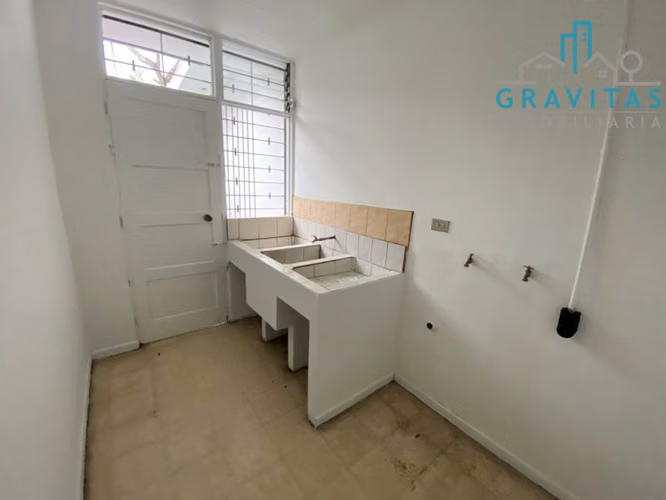 Casa en alquiler para oficinas en Escalante, Uso Comercial ID 1242