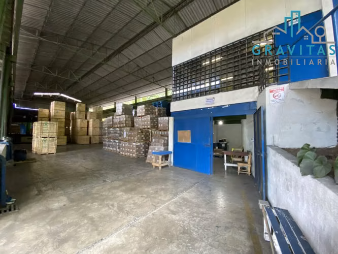 Bodega en venta en Limón, para industria o almacenaje ID 1037