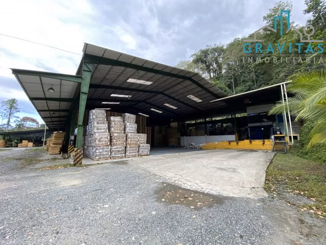 Bodega en venta en Limón, para industria o almacenaje ID 1037