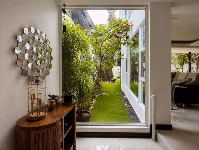 Casa en Venta en Santa Ana | Jardín Privado | 3 Niveles | Cerca de Ruta 27 y Forum