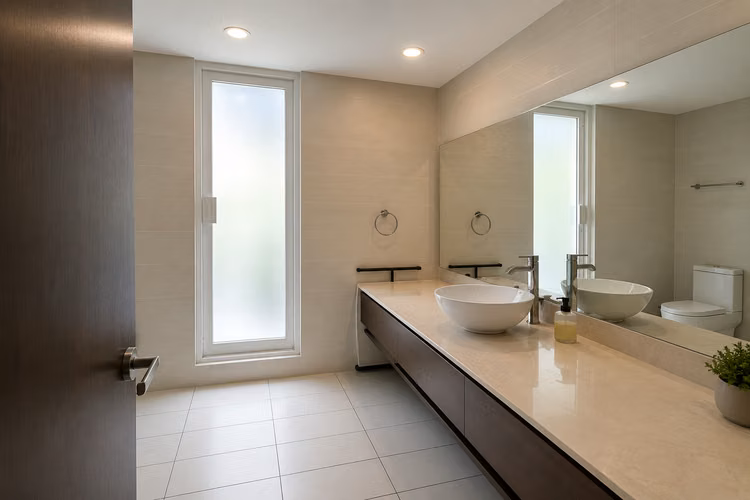 Casa en Venta en Santa Ana | Jardín Privado | 3 Niveles | Cerca de Ruta 27 y Forum