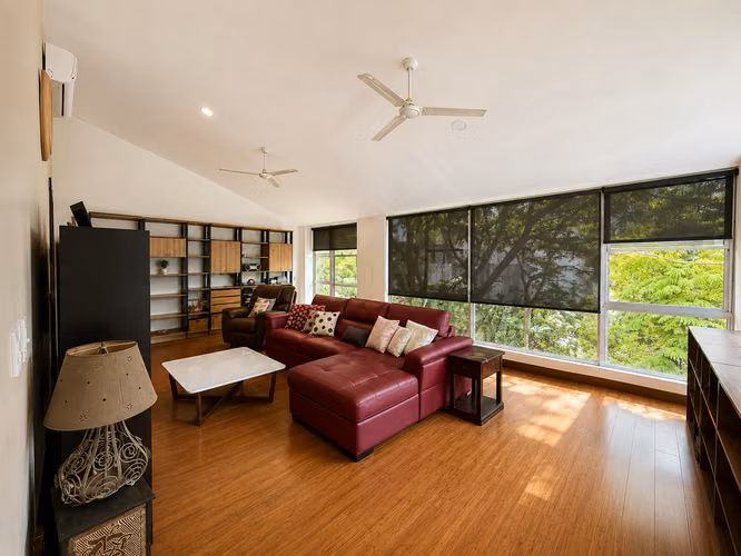 Casa en Venta en Santa Ana | Jardín Privado | 3 Niveles | Cerca de Ruta 27 y Forum