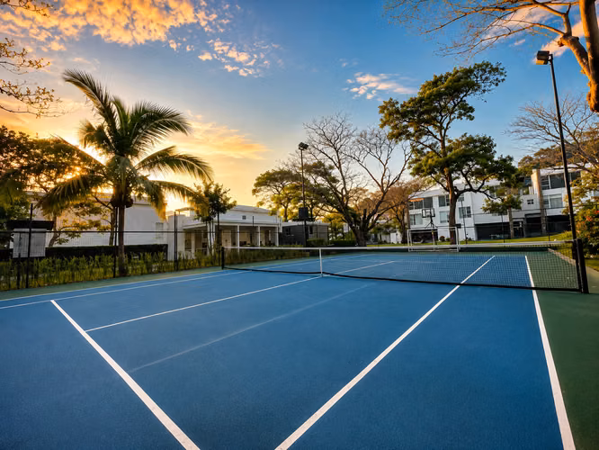 Casa en Venta en Santa Ana | Jardín Privado | 3 Niveles | Cerca de Ruta 27 y Forum
