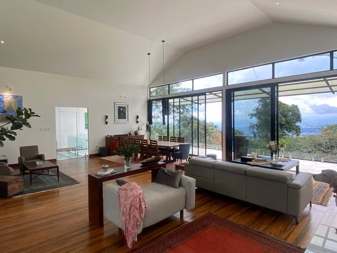 Oasis de lujo, moderna, luminosa y contemporánea con vistas espectaculares