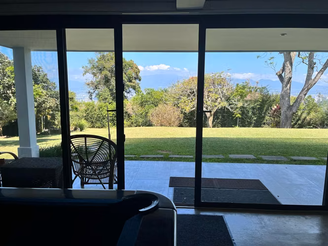Oasis de lujo, moderna, luminosa y contemporánea con vistas espectaculares
