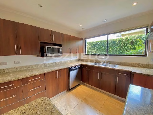 Vendo casa en condominio en Pozos de Santa Ana