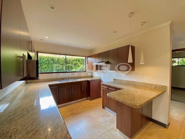 Vendo casa en condominio en Pozos de Santa Ana