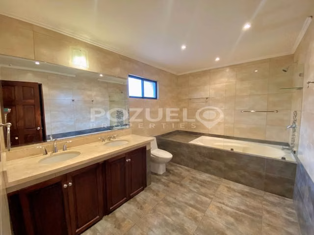 Vendo casa en condominio en Pozos de Santa Ana