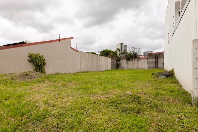 Lote en Venta en la Exclusiva Zona de Freses de Curridabat