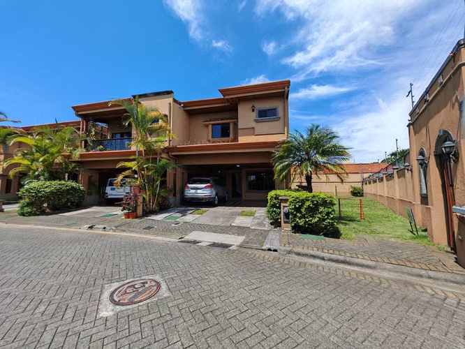 Venta de casa en condominio en San Juan, Tibás