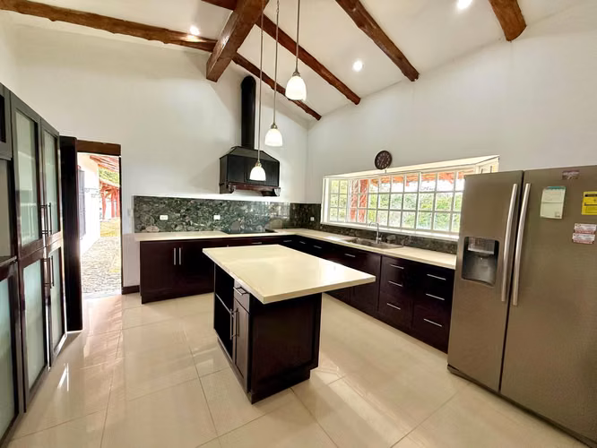 SE VENDE PROPIEDAD EN CIUDAD COLON MORA