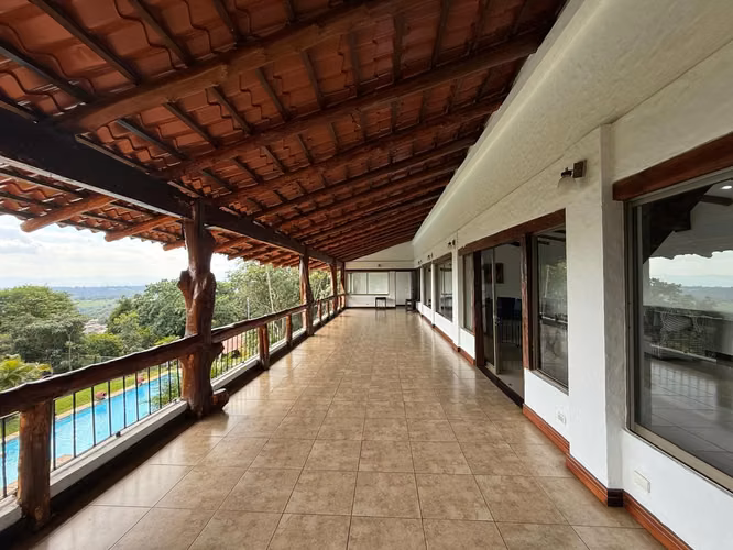 SE VENDE PROPIEDAD EN CIUDAD COLON MORA