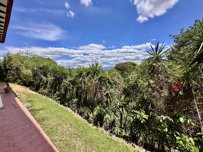 SE VENDE PROPIEDAD EN CIUDAD COLON MORA