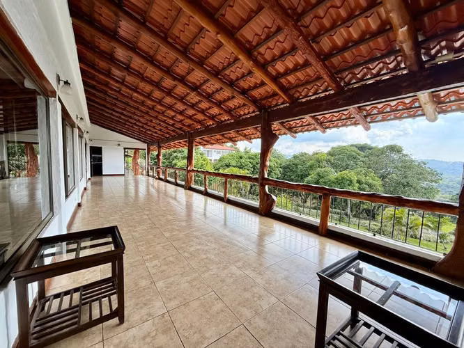 SE VENDE PROPIEDAD EN CIUDAD COLON MORA