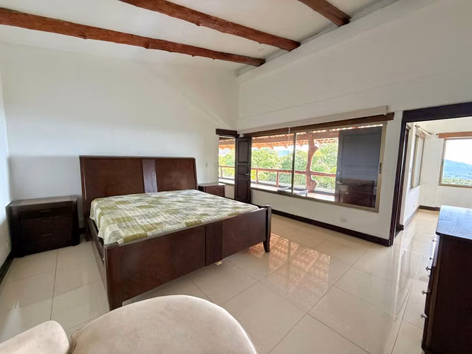 SE VENDE PROPIEDAD CON 8000m2 EN CIUDAD COLON - Imagen 13