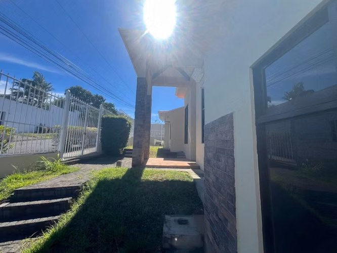 Venta de casa en RECIDENCIAL Lomas de Cariari Belén Heredia
