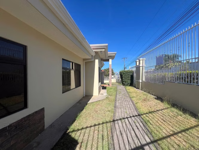 Venta de casa en RECIDENCIAL Lomas de Cariari Belén Heredia