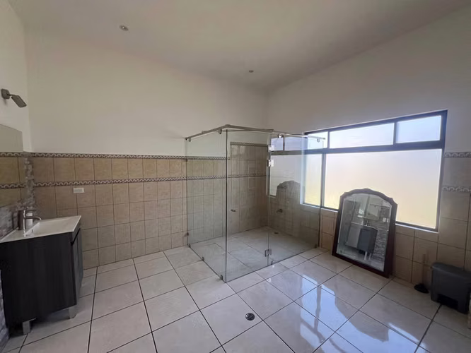 Venta de casa en RECIDENCIAL Lomas de Cariari Belén Heredia